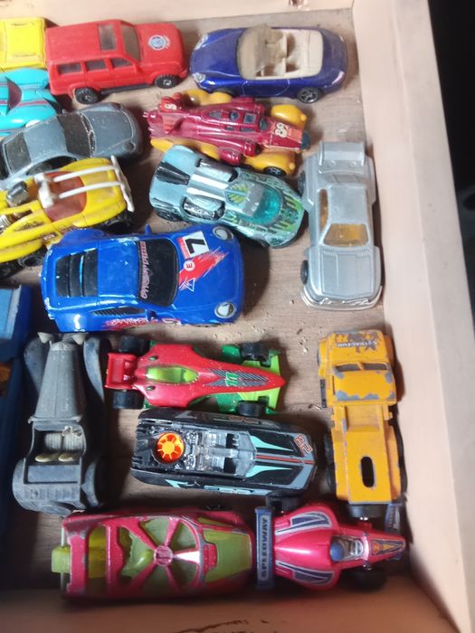 25 carrinhos coleção. Maserati, Jaguar Limousine.