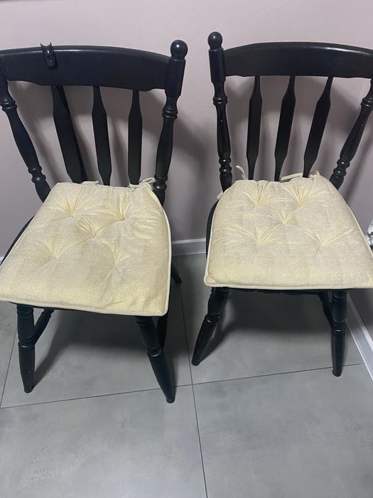 Krzesla drewniane  4 sztuki