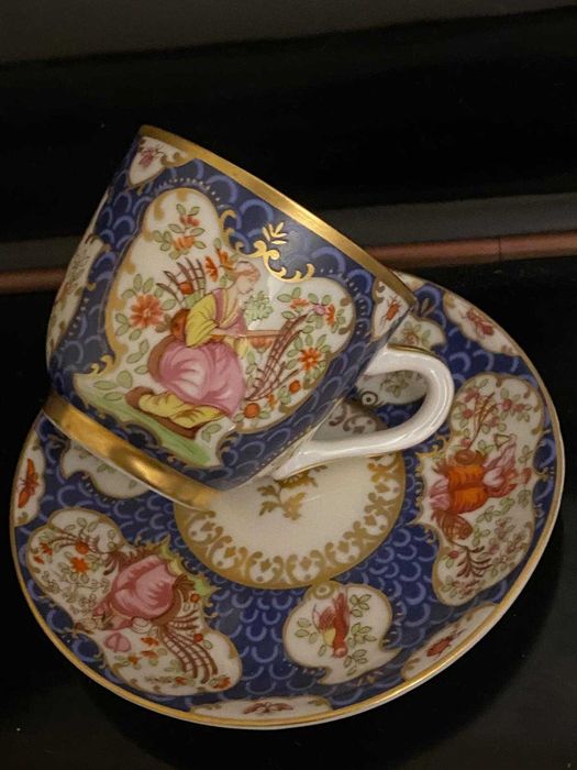 Coleção de chávenas de café  "Museu da Porcelana" da Art Gallery.
