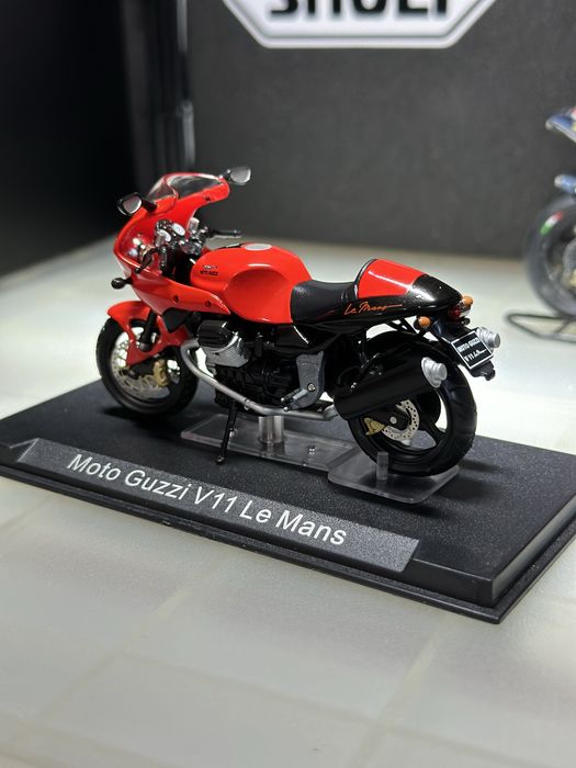Miniatura Moto Guzzi V11 Le Mans na Escala 1/24 made by IXO
