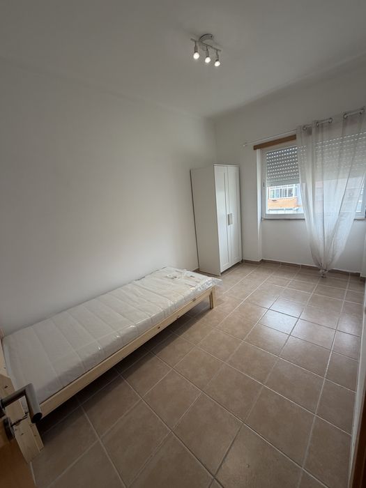 Quarto de solteiro para arrendar no Lavradio/Barreiro