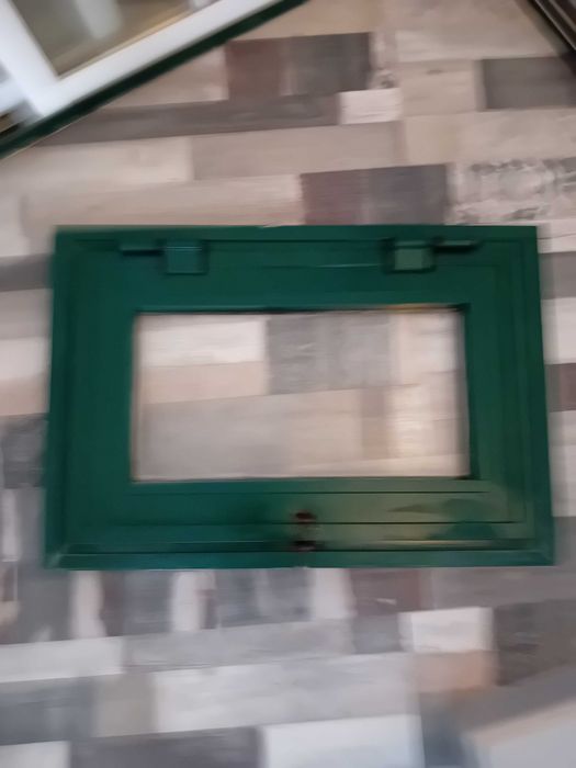 Janelas de alumínio de correr + janela pequena – Verde e Branco