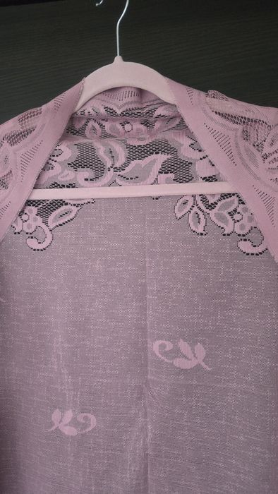 Modna koronkowa chusta z frędzlami