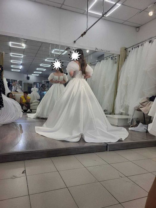 Весільну сукню продам