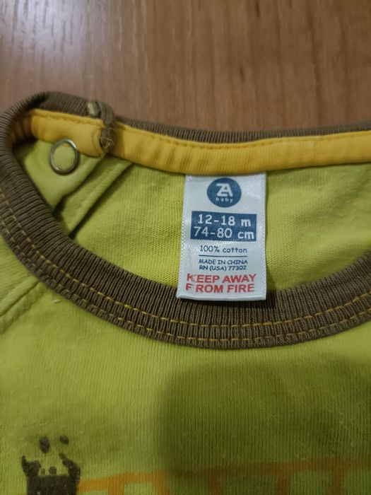 2 T-shirts (Decathlon e Zara) - 12/18 meses