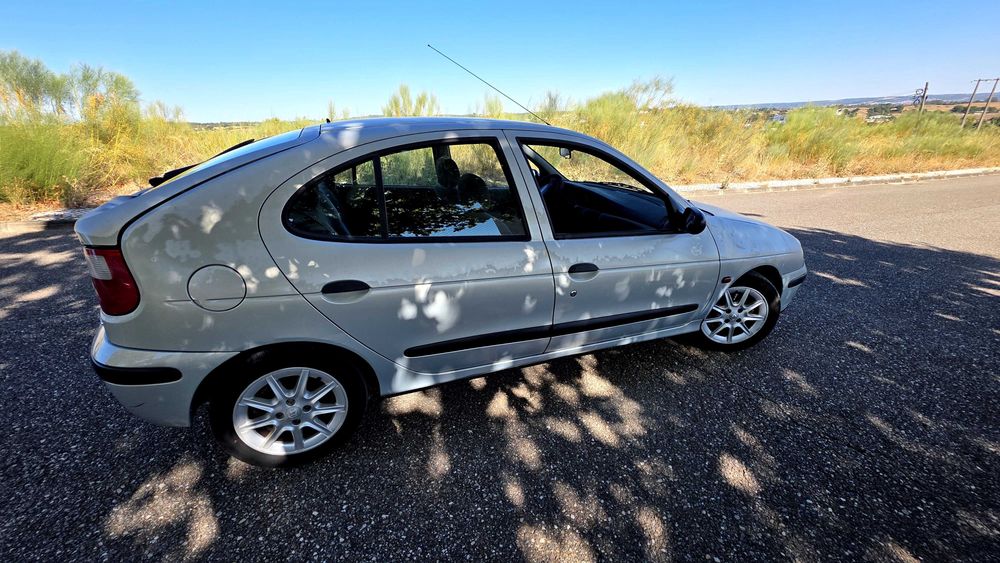 Renault Megane 1.4 16V Gasolina 2000 Pronto a Andar 1299 foto 3