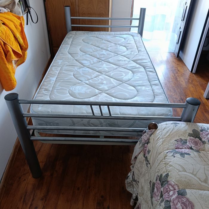 Camas em ferro em excelente estado!! VENDA URGENTE