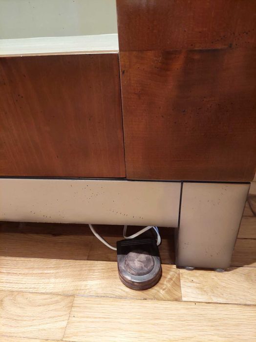 Cristaleira estilo colonial