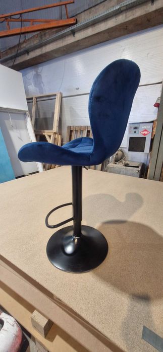 Sprzedam hokery welurowe.