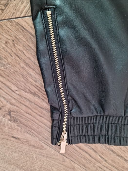 Spodnie joggery skórzane czarne Mohito xs 34