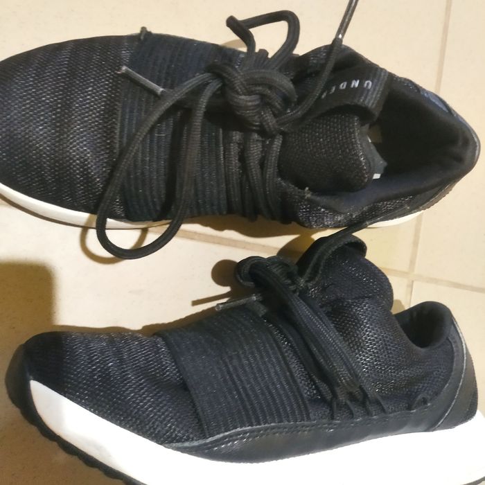 Buty sportowe Under Armour rozmiar 37,5