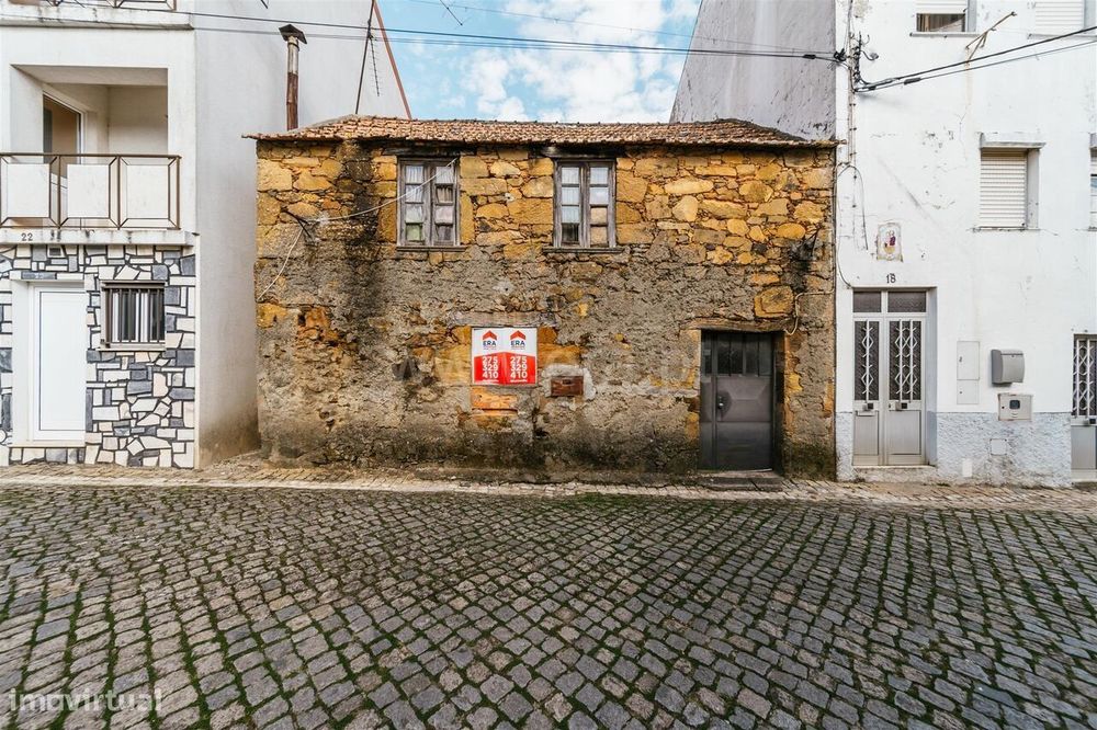 Moradia Rústica T2 / Covilhã, Erada