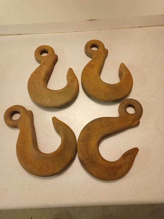 Nowa niższa cena. Hak do zawiesia. Duży bardzo mocny.