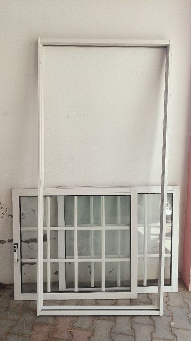 Janela de correr em alumínio branco