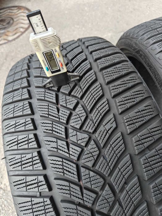 R20 235 35 шини зимові Goodyear Ultra Grip Ice 2 чудовий стан агресивні арктичні