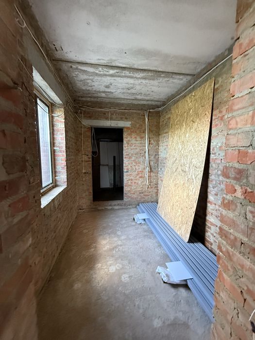 Продам Дом с гаражем(с комуникациями) 12 соток