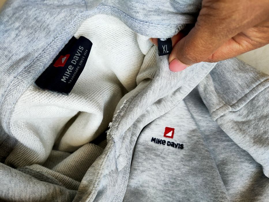 Camisola com capuz da marca Mike Davis