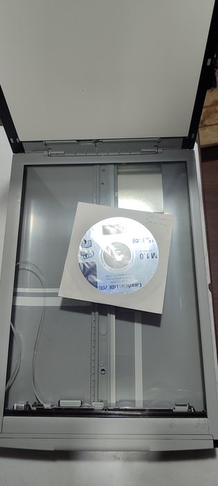 Canon lide 200 scanner