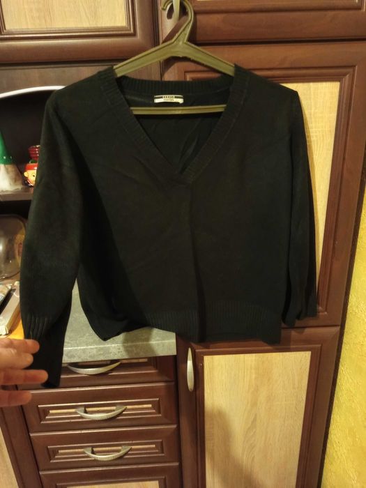 damski sweterek czarny