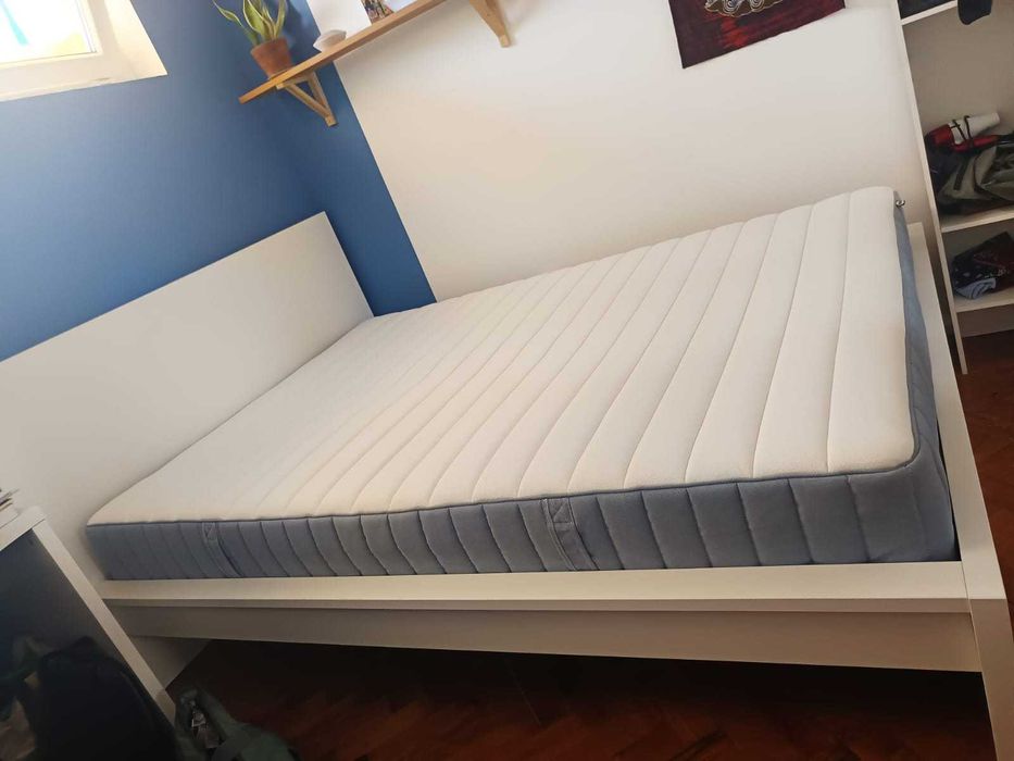 Cama Malm IKEA 140x200 branca — 1 ano, perfeito estado