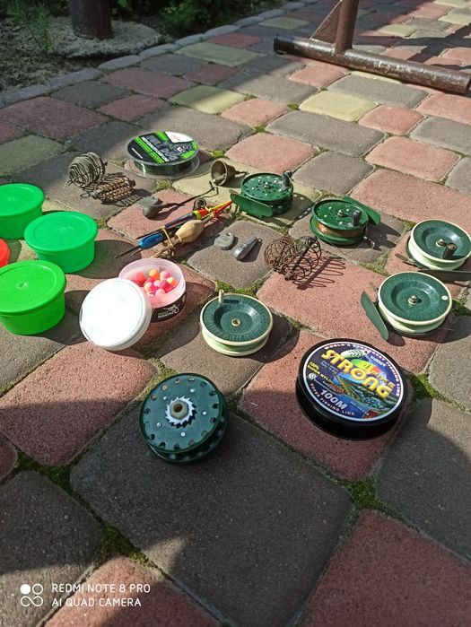 Продаю риболовні снасті рибацький стільчик