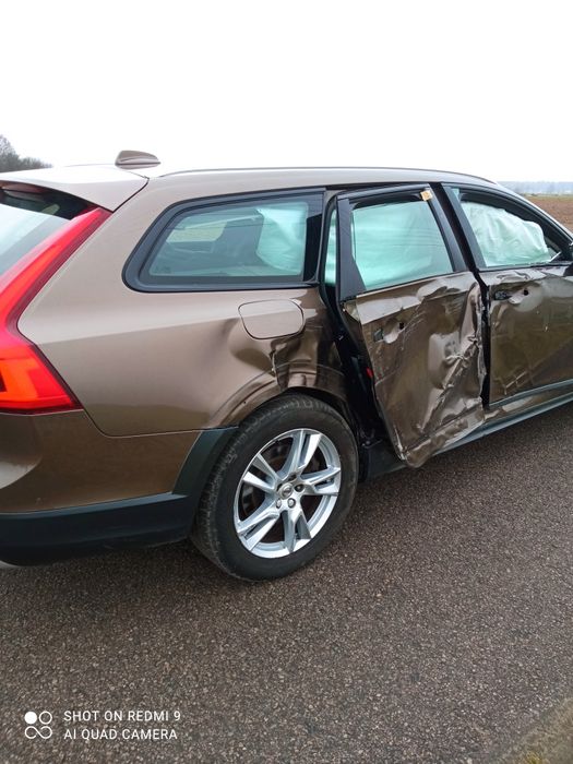 Volvo v90 cross country świeżo sprowadzony