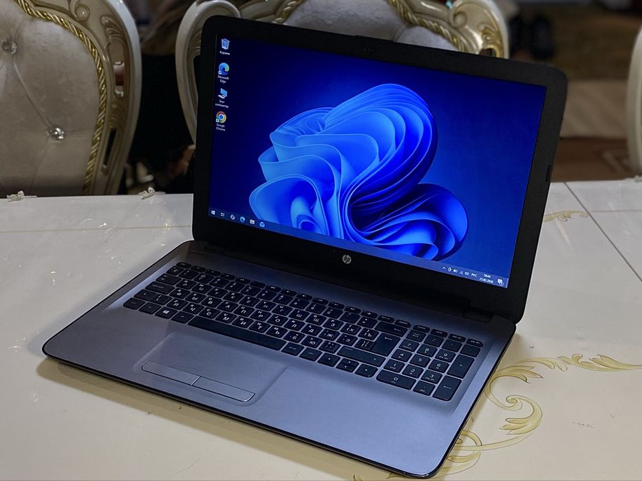 Ноутбук состояние нового / SSD 256/ A8 7410 (4 ядра)/ батарея 4 часа