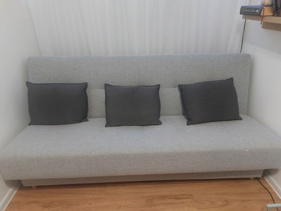 Wersalka szara z poduszkami