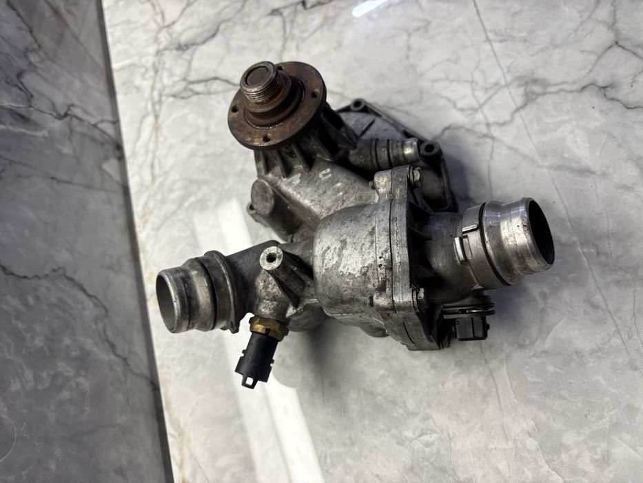 Водяна помпа Бмв Е39 М62 535і 540і Водяная помпа Bmw Насос води BMW