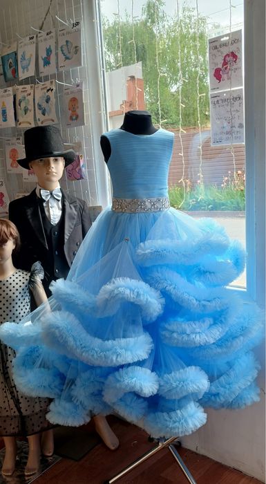 Сукні в оренду на випускний костюми для хлопчиків оренда