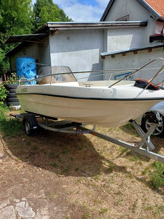 Łódź motorowa z silnikiem Suzuki 40