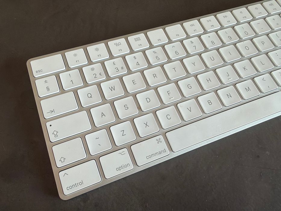 Apple Magic Keyboard A1843 — Excelente Estado