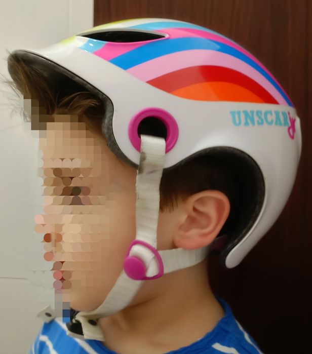 Capacete multicolor para criança