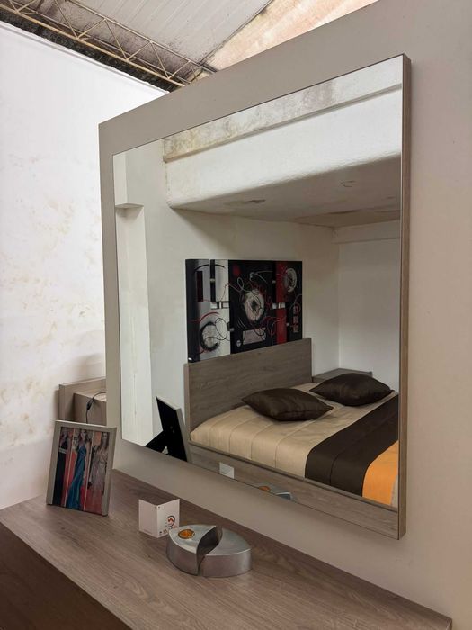 Moldura em laminado com espelho (Artigo de Exposição)