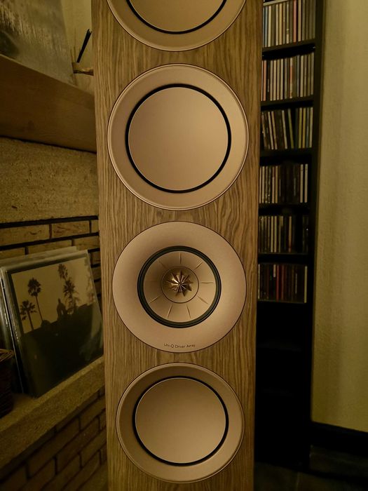 Colunas premiadas KEF R11