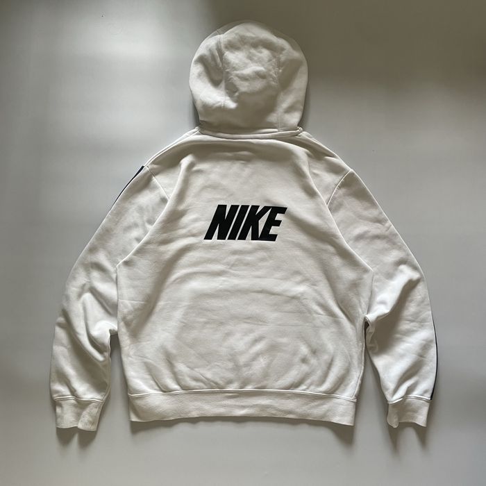 Кофта від Nike.
