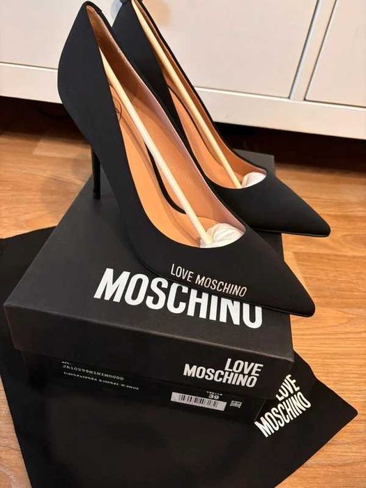 Czułenka Love Moschino