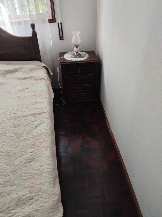 Cama de casal com pouco uso