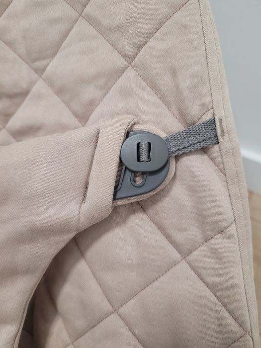 BabyBjorn sand grey bezowy bujaczek lezaczek