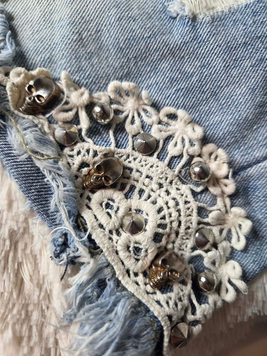 Krótkie Jeansowe spodenki skull koronka przetarcia S