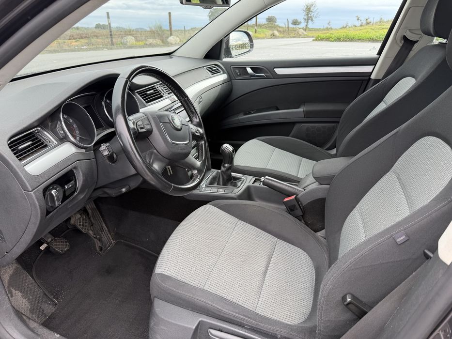 SKODA SUPERB SW 118000 kms 2011 1 registo