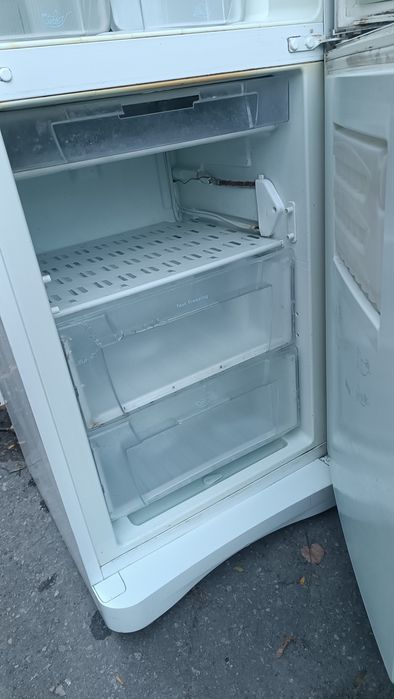 Холодильник двухкамерный Indesit