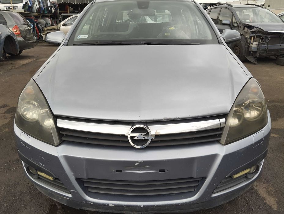 Opel Astra 3 H 1.9CDTi 5D 2004r. Zderzak przedni,kompletny.