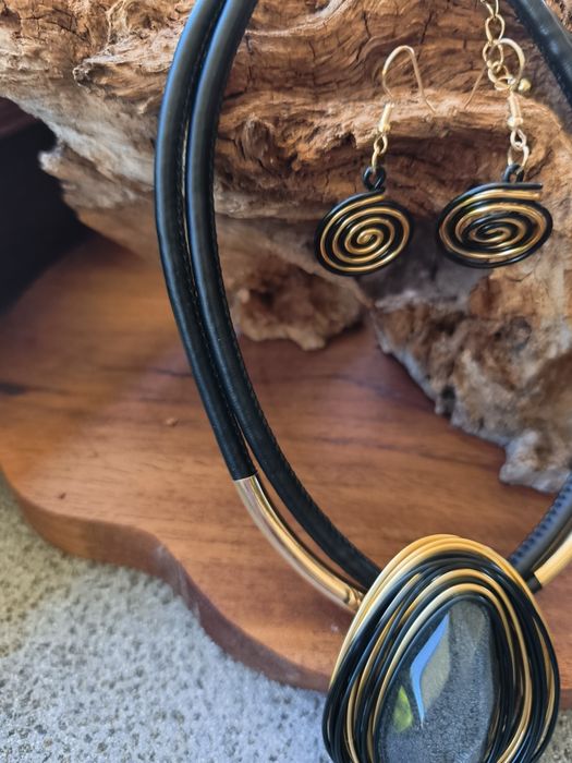 Conjunto de joias colar e brincos