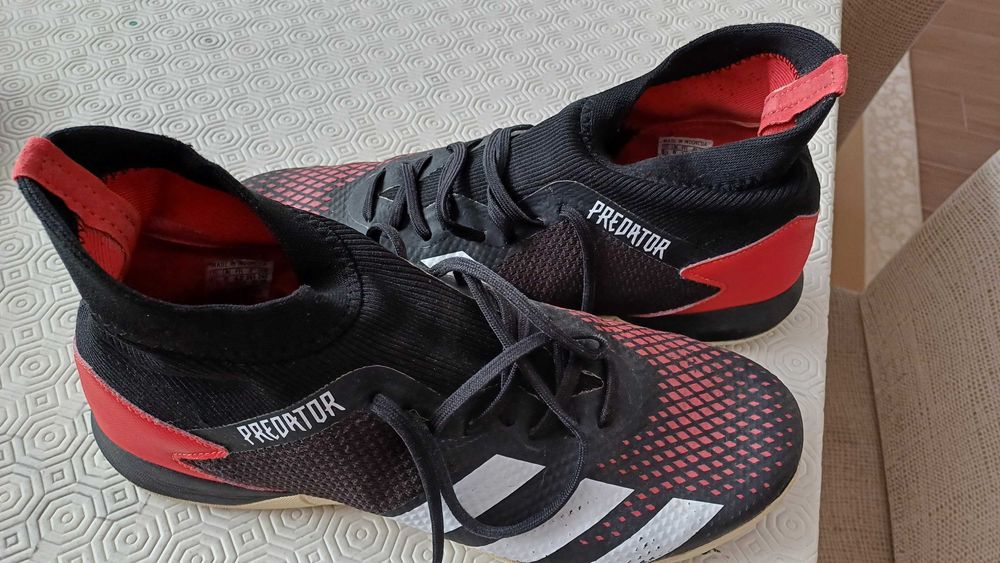 Ténis Adidas predator 42