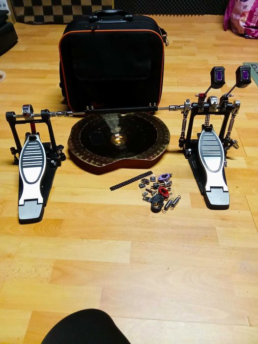 Vendo pedal duplo, inclui acessórios. mala pearl e prato china 16 pst8