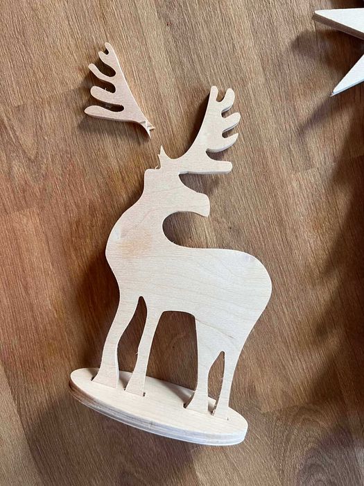 Drewniany stojak choinka i jeleń