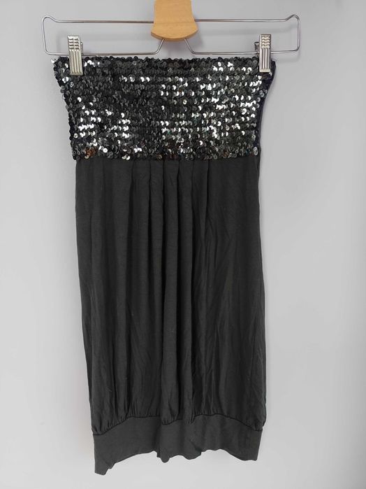 Krótka sukienka z cekinami