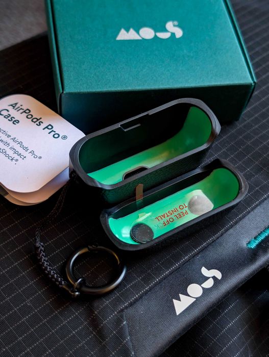 Защитный кейс "Mous" Black Leather к наушникам Apple AirPods Pro 1 и 2