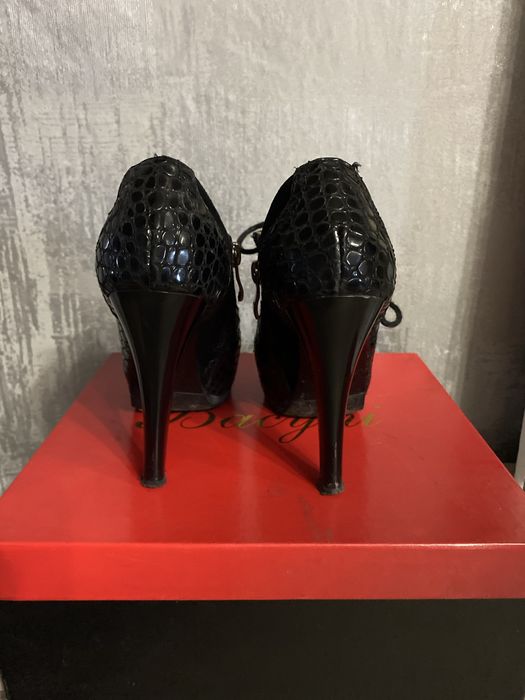 Ботильони, ботильйони, гарні туфлі